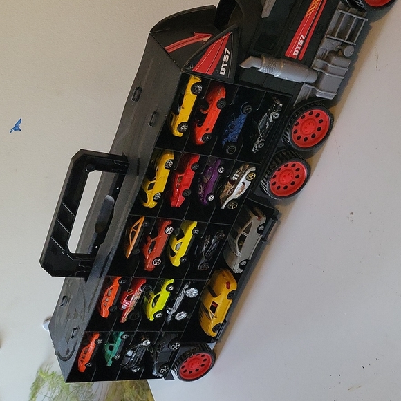 Truck Load with 44 cars - Picture 7 of 9